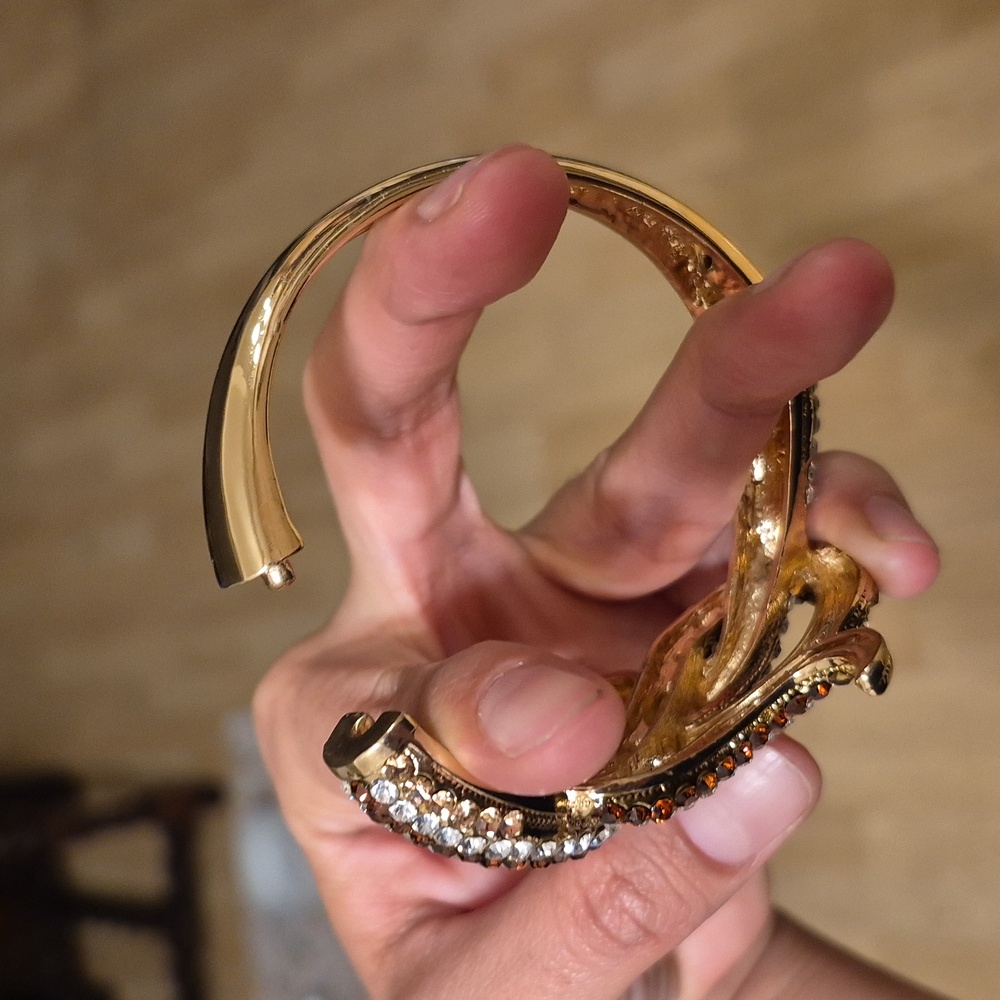 Green Eyed Rhinestone Snap Bracelette - Picture 4 of 11
